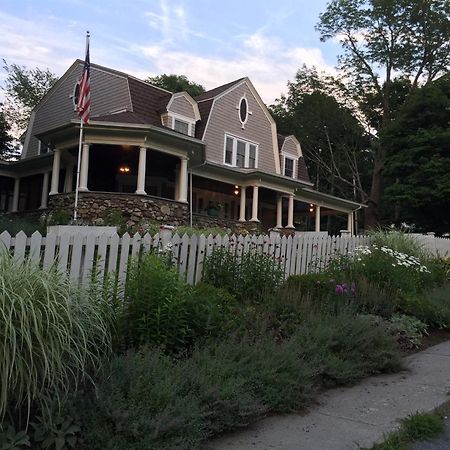 Hilltop House Bed & Breakfast Amenia Bagian luar foto