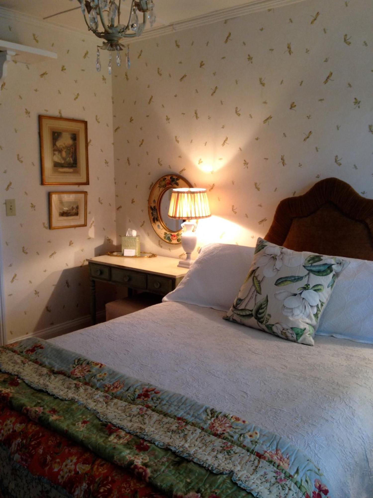 Hilltop House Bed & Breakfast Amenia Bagian luar foto