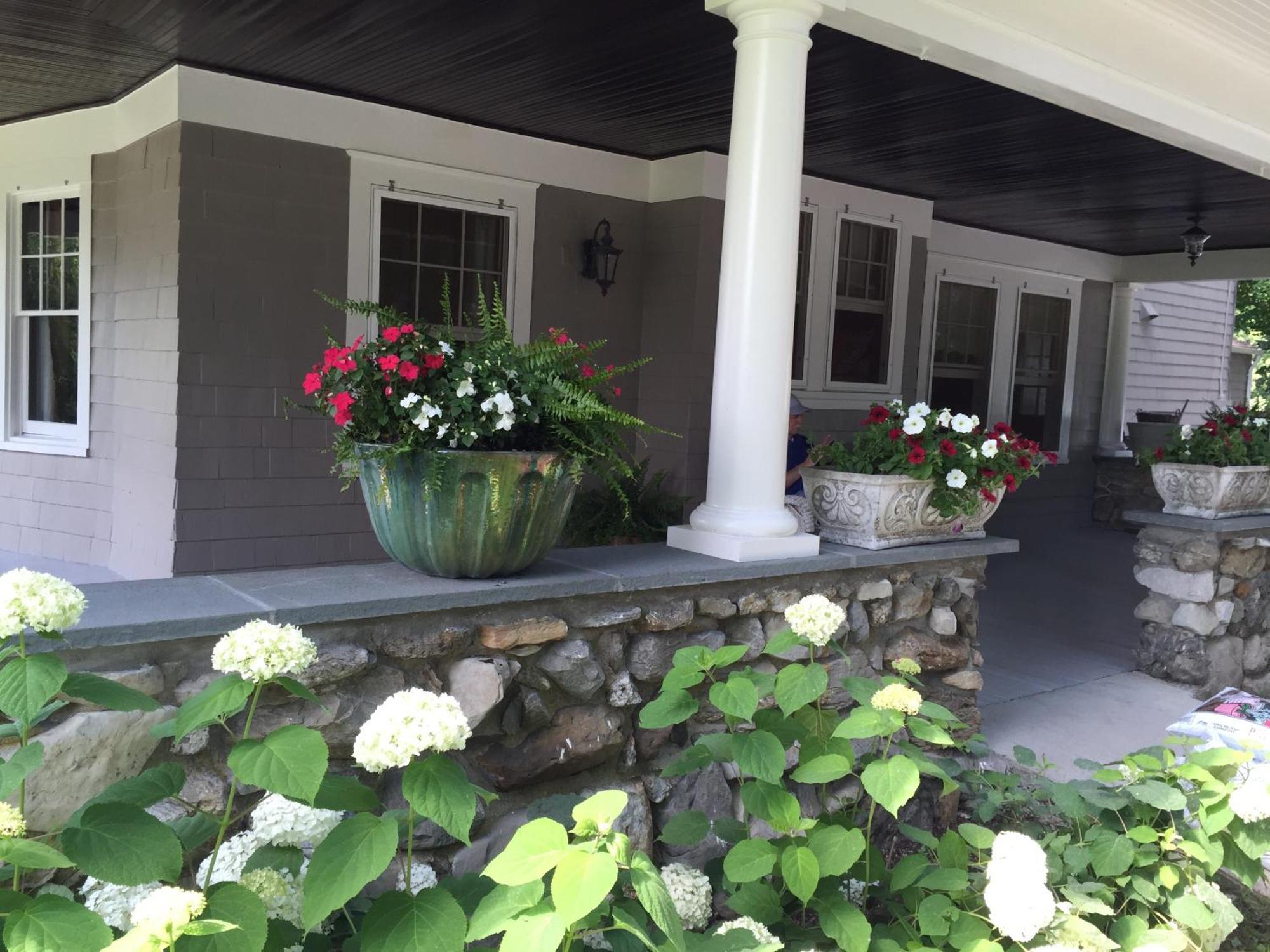 Hilltop House Bed & Breakfast Amenia Bagian luar foto