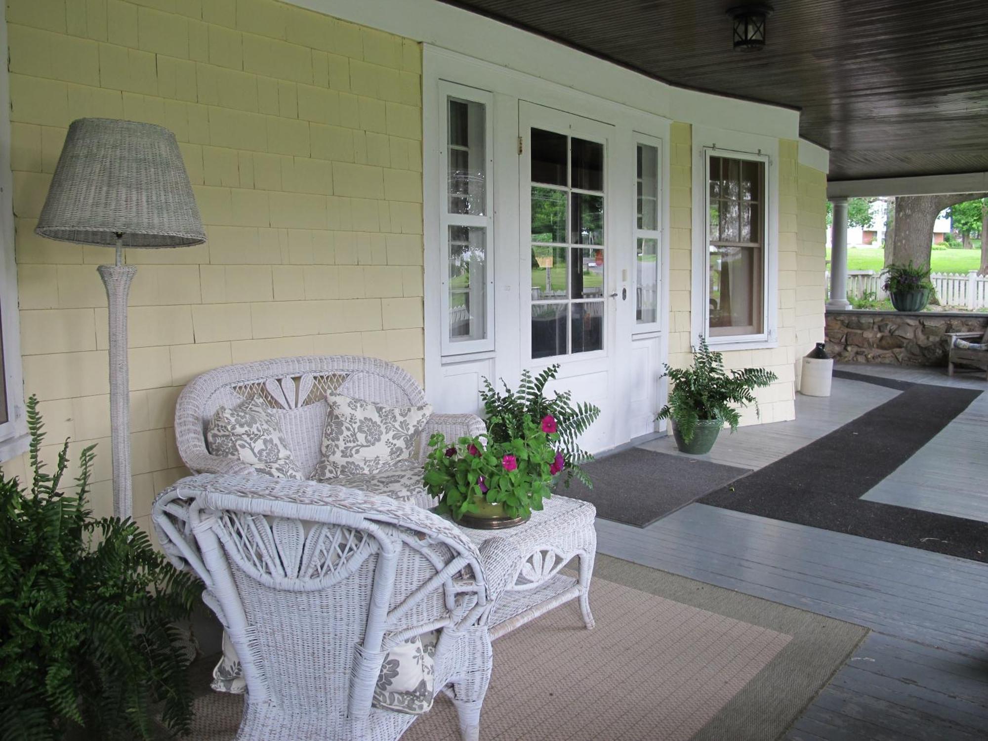 Hilltop House Bed & Breakfast Amenia Bagian luar foto