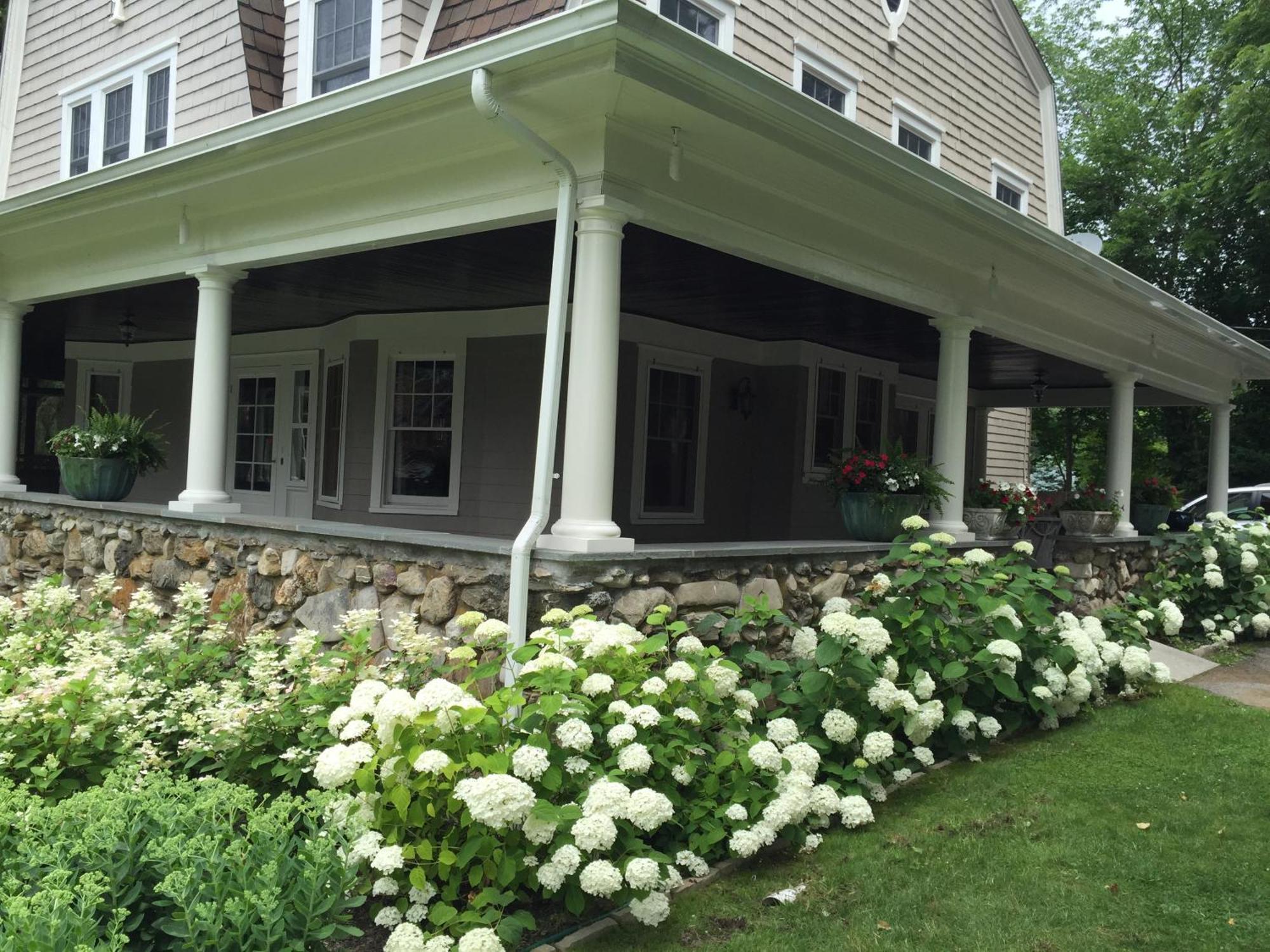 Hilltop House Bed & Breakfast Amenia Bagian luar foto