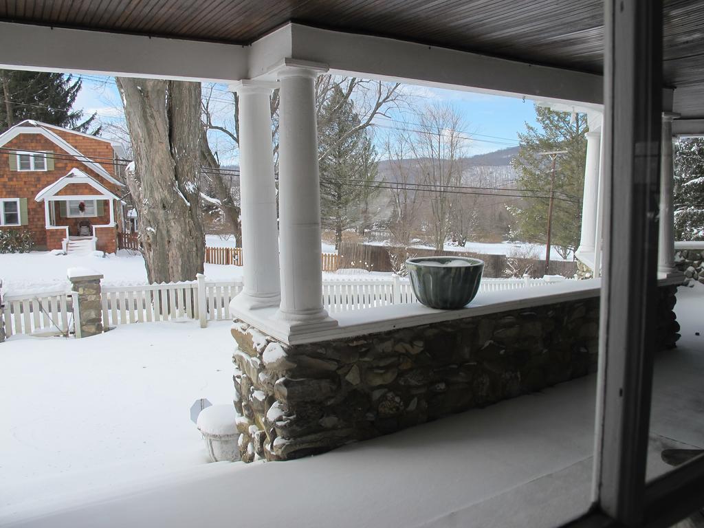 Hilltop House Bed & Breakfast Amenia Bagian luar foto