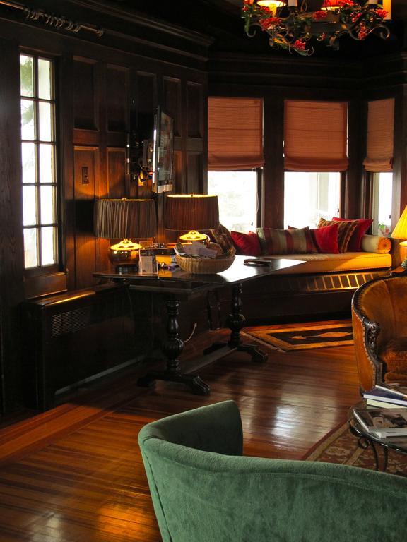 Hilltop House Bed & Breakfast Amenia Bagian luar foto