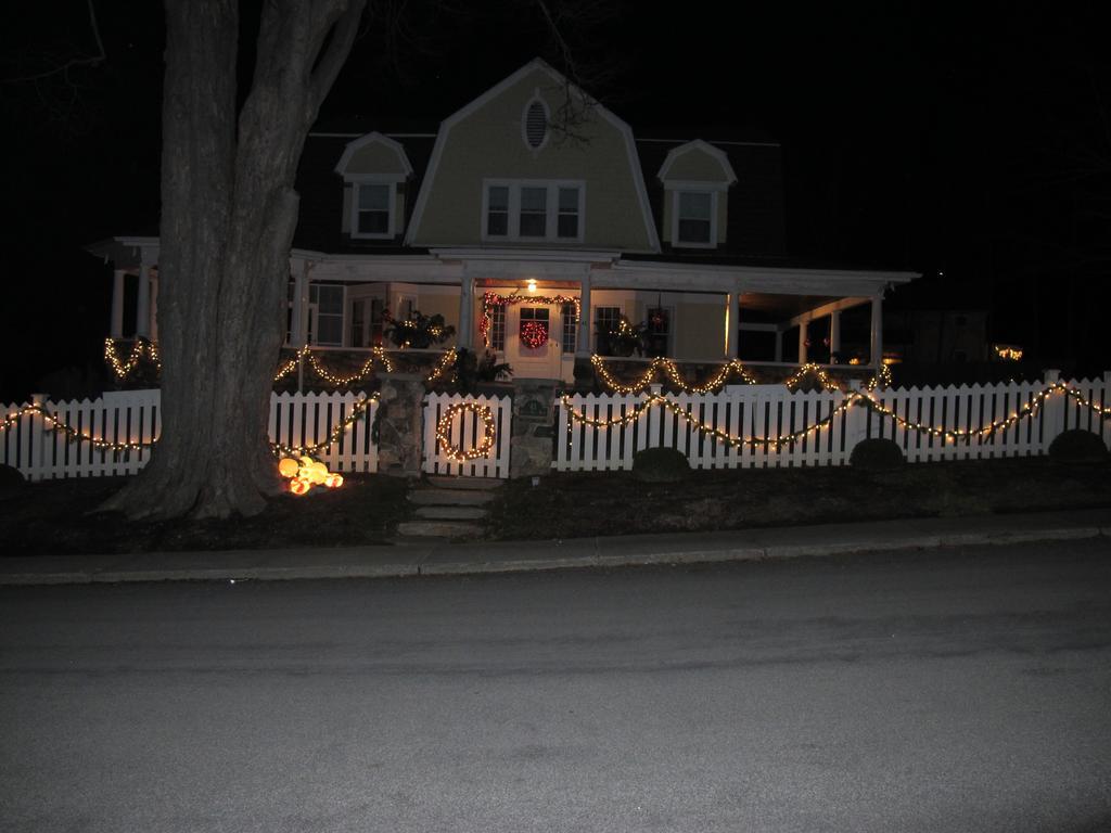 Hilltop House Bed & Breakfast Amenia Bagian luar foto