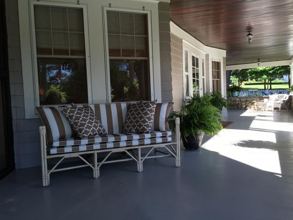 Hilltop House Bed & Breakfast Amenia Bagian luar foto