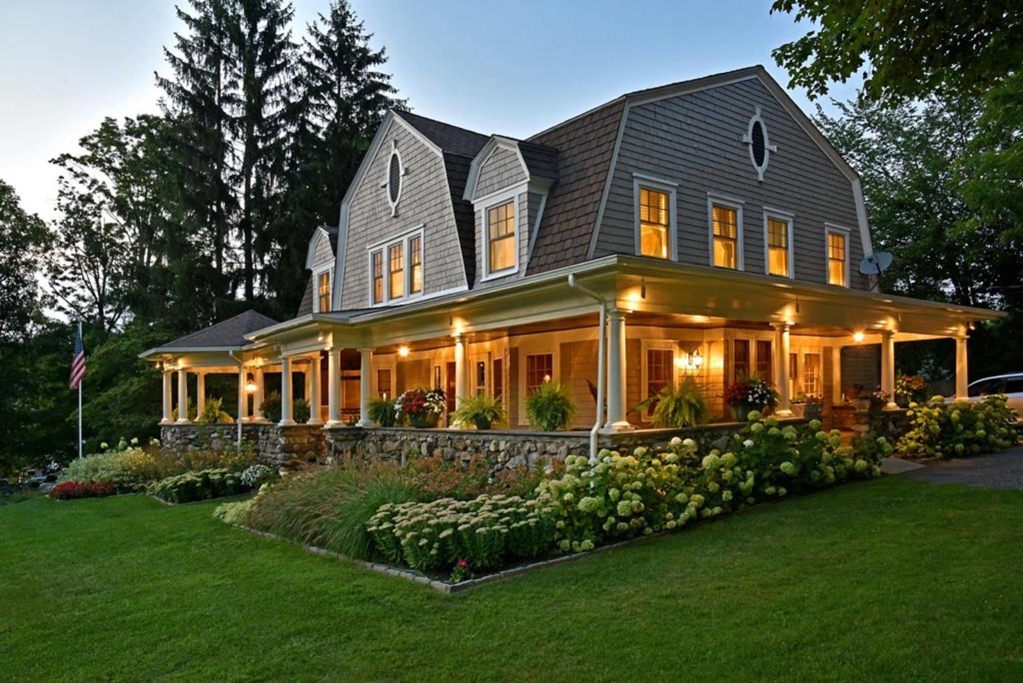 Hilltop House Bed & Breakfast Amenia Bagian luar foto