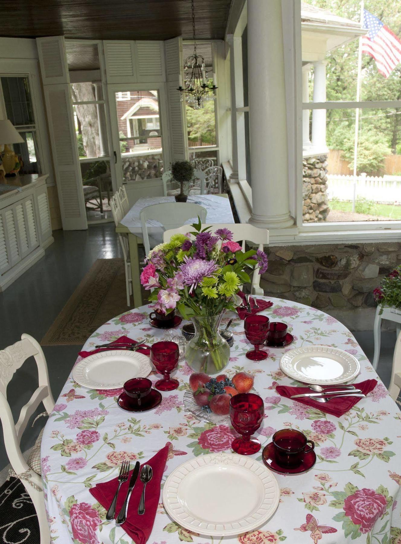 Hilltop House Bed & Breakfast Amenia Bagian luar foto
