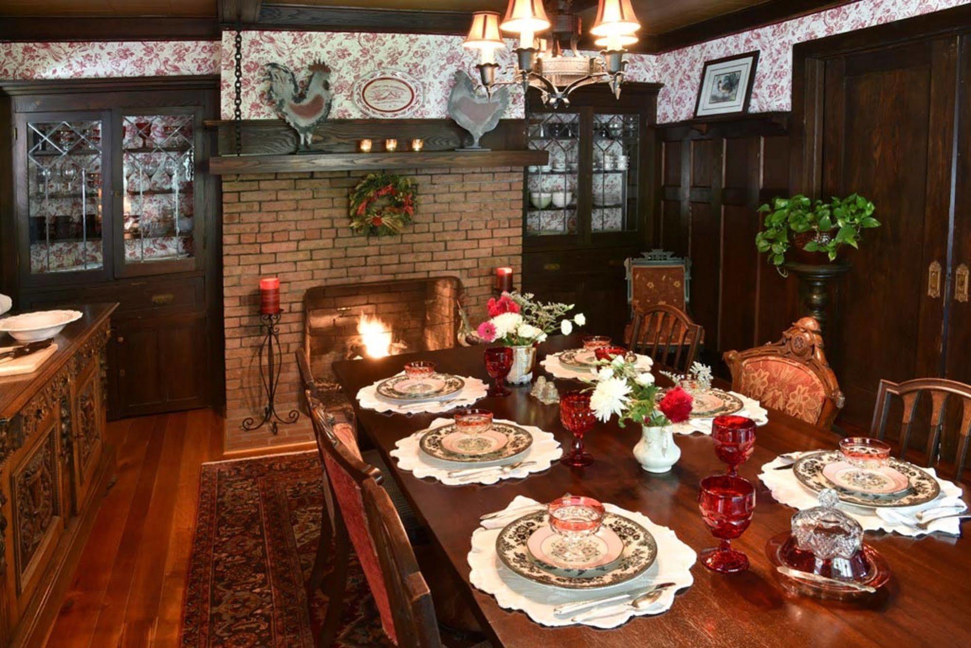 Hilltop House Bed & Breakfast Amenia Bagian luar foto