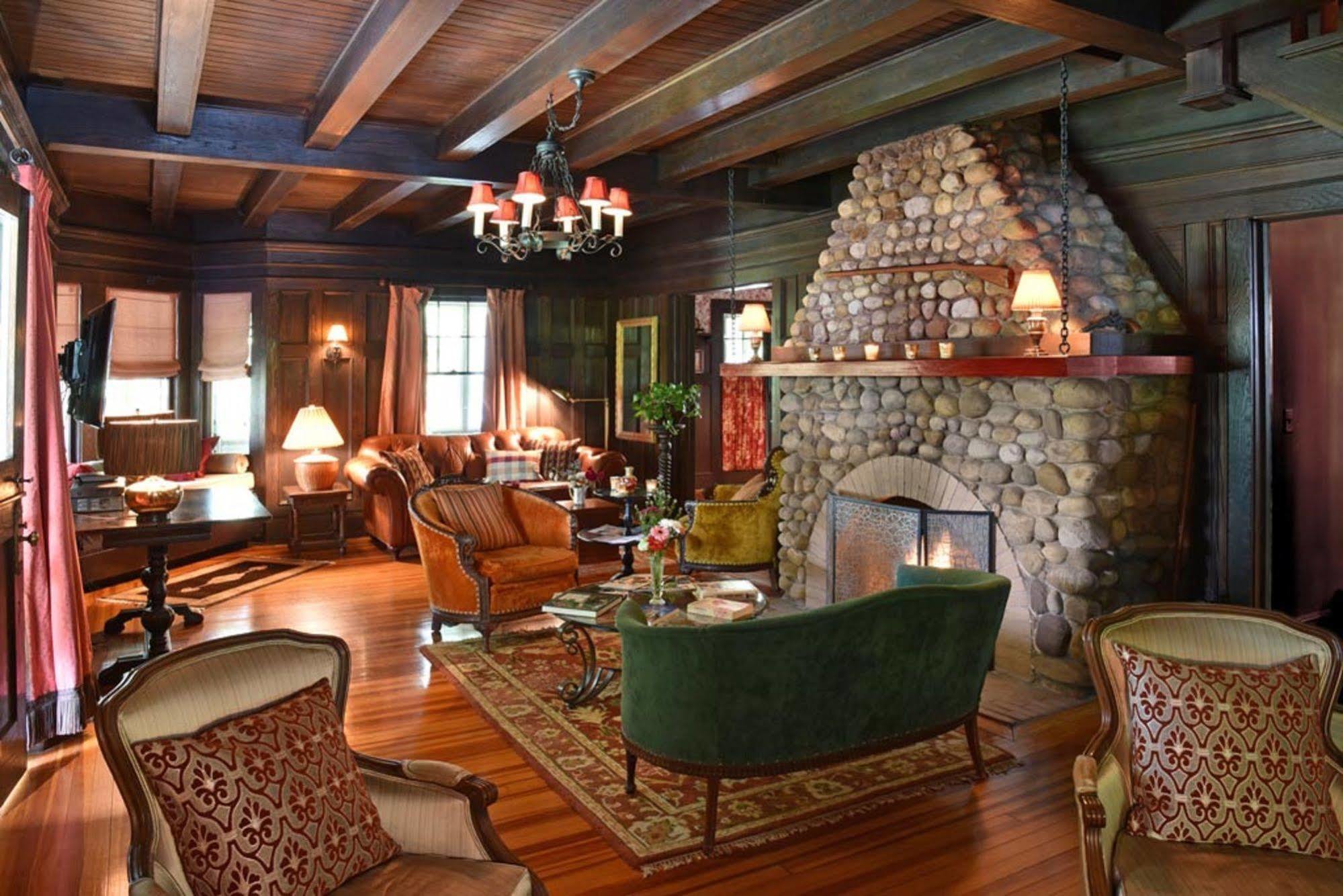 Hilltop House Bed & Breakfast Amenia Bagian luar foto