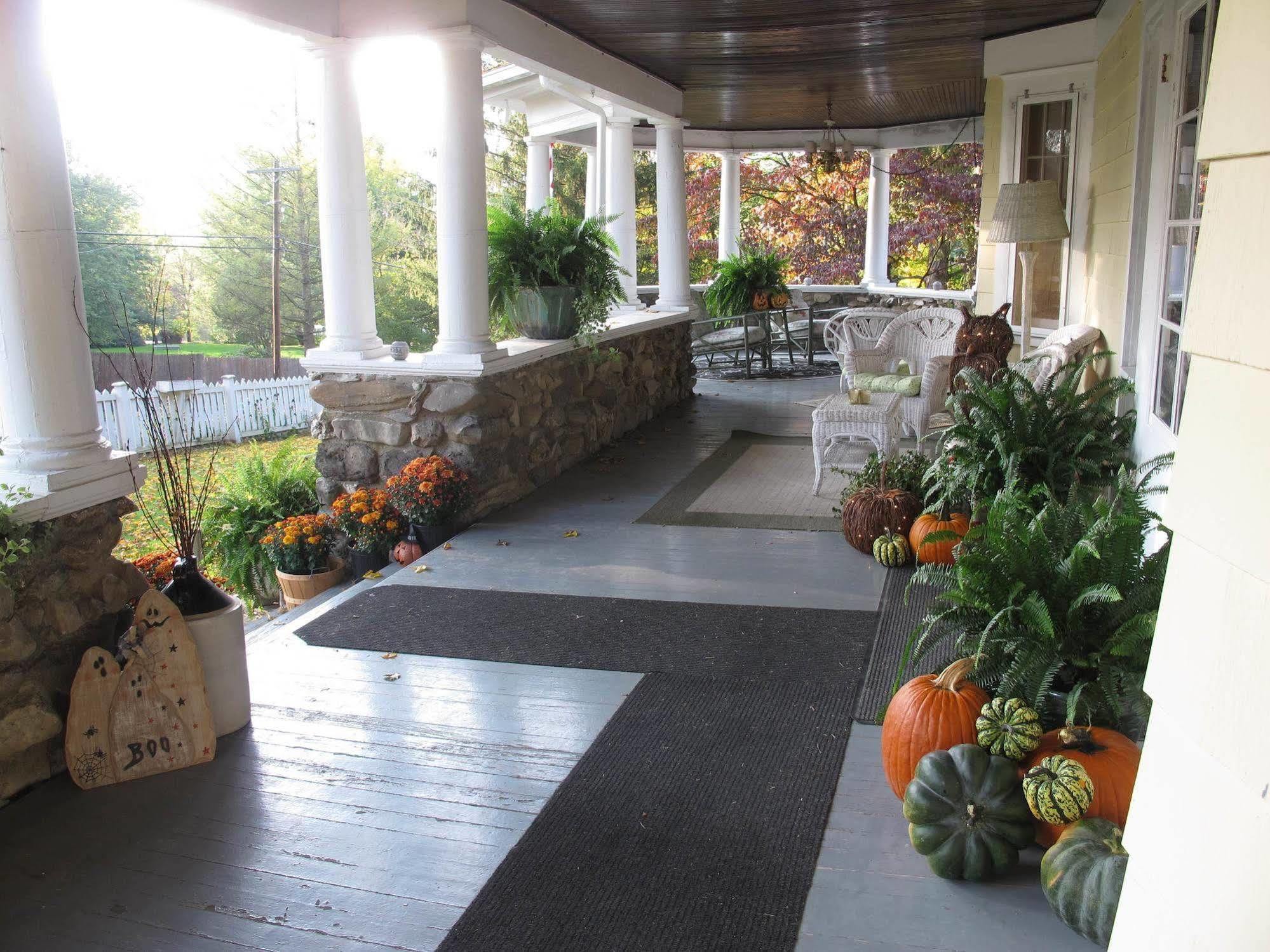 Hilltop House Bed & Breakfast Amenia Bagian luar foto