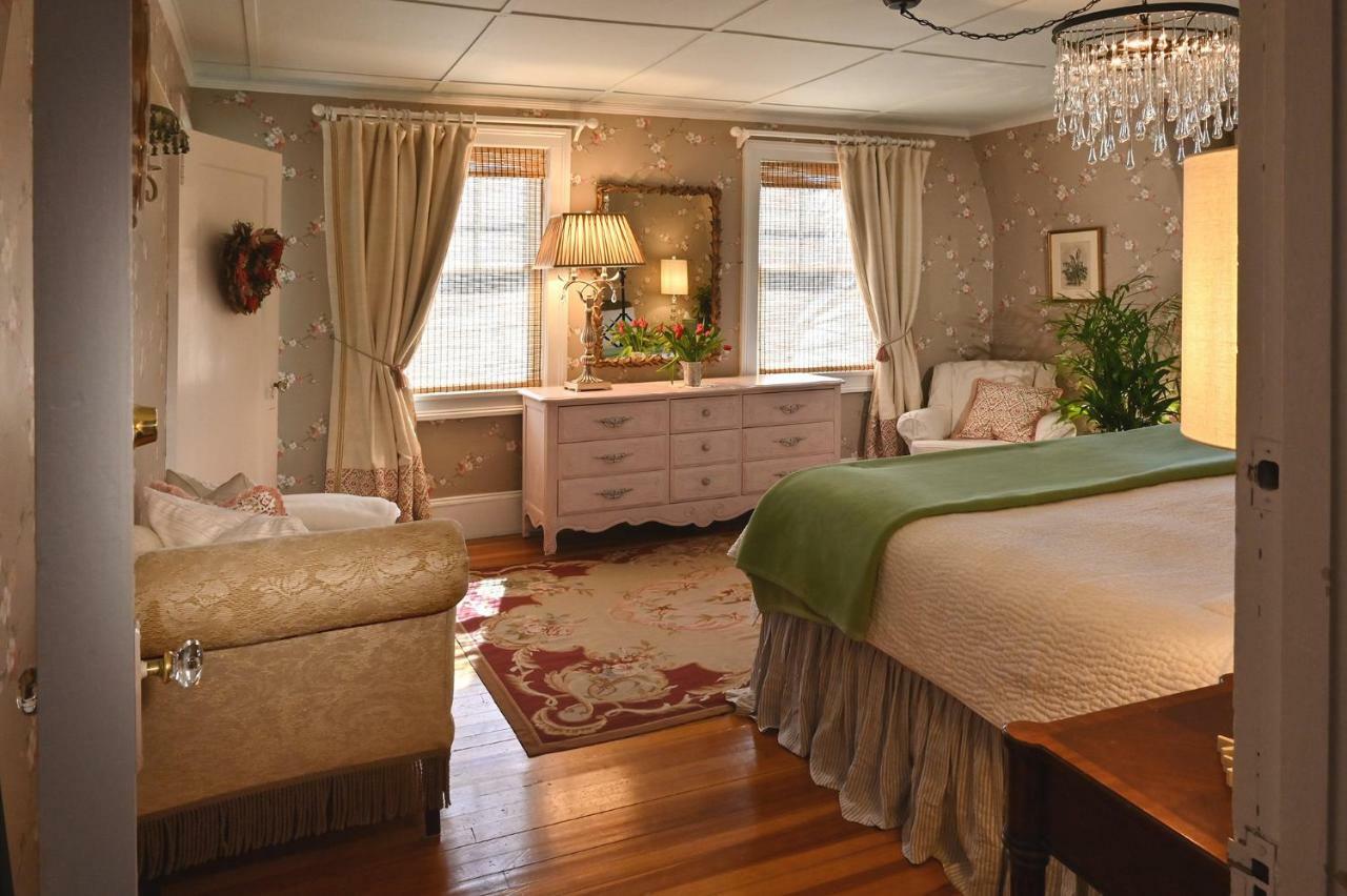 Hilltop House Bed & Breakfast Amenia Bagian luar foto