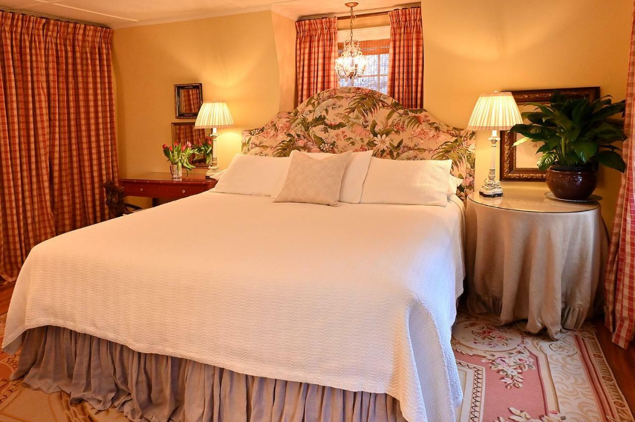 Hilltop House Bed & Breakfast Amenia Bagian luar foto