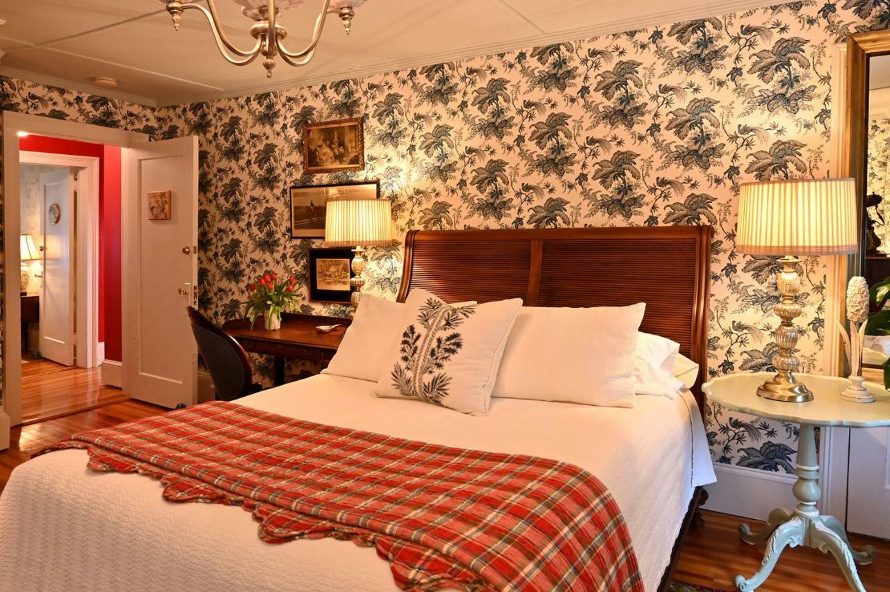 Hilltop House Bed & Breakfast Amenia Bagian luar foto