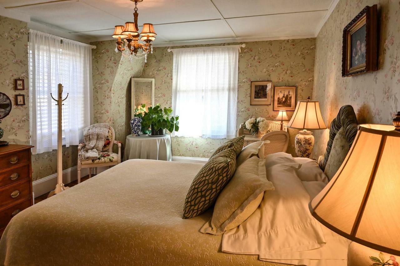 Hilltop House Bed & Breakfast Amenia Bagian luar foto