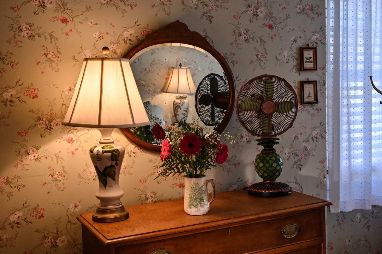 Hilltop House Bed & Breakfast Amenia Bagian luar foto